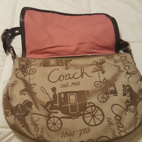 Authentic coach purse with stagecoach design - Picture 2 of 3